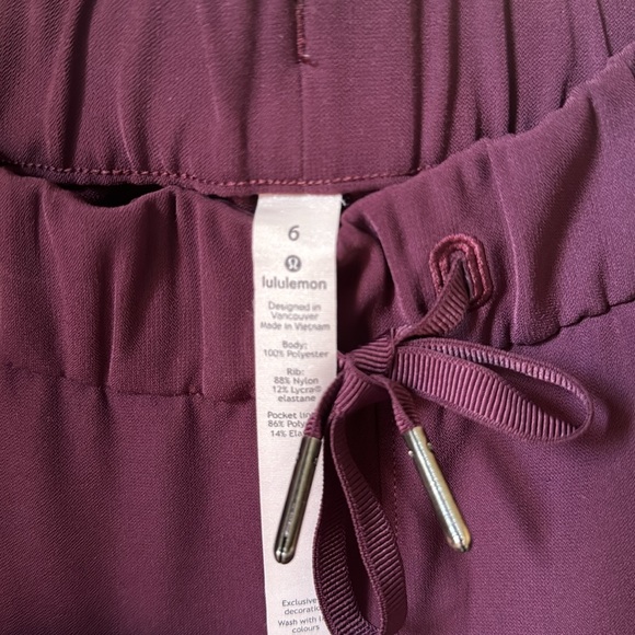 Lululemon jogger size 6 - Picture 2 of 8